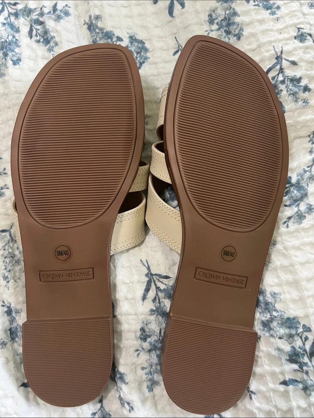 Crown Vintage Women's Cream Slide Sandals with Brown Footbed NWOT